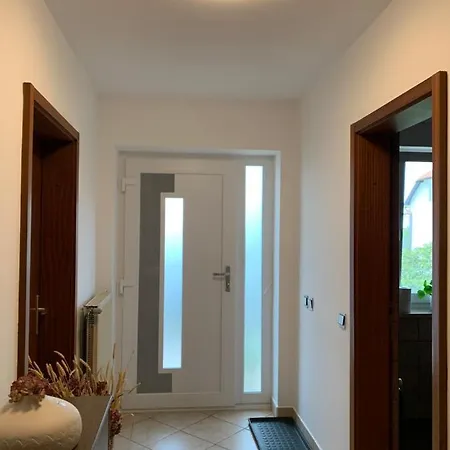 Apartma *